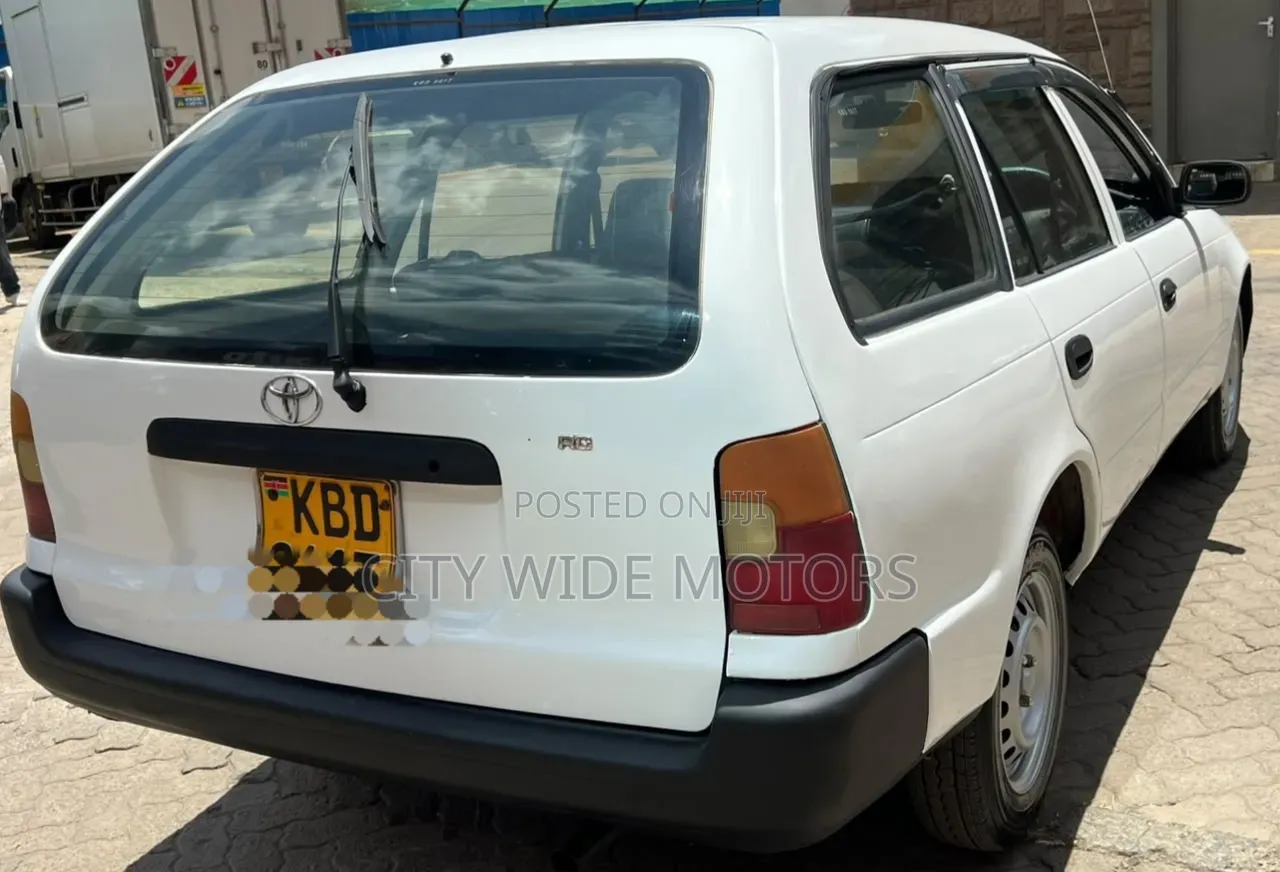 Toyota Corolla 2002 White