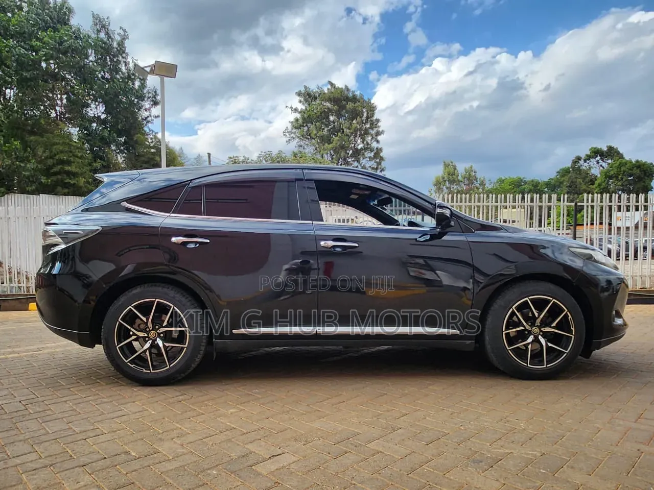 Toyota Harrier 2.0 2015 Black