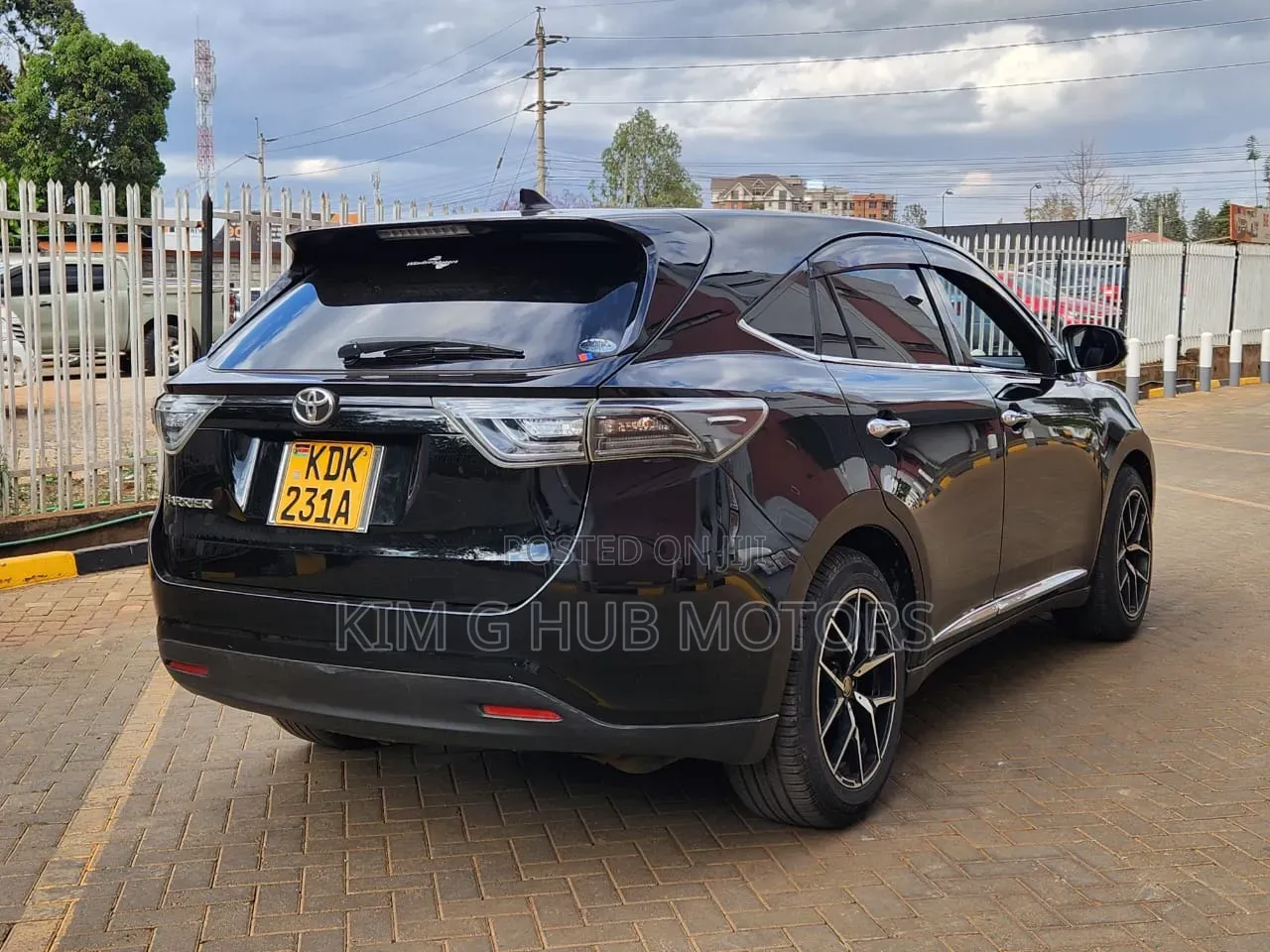 Toyota Harrier 2.0 2015 Black