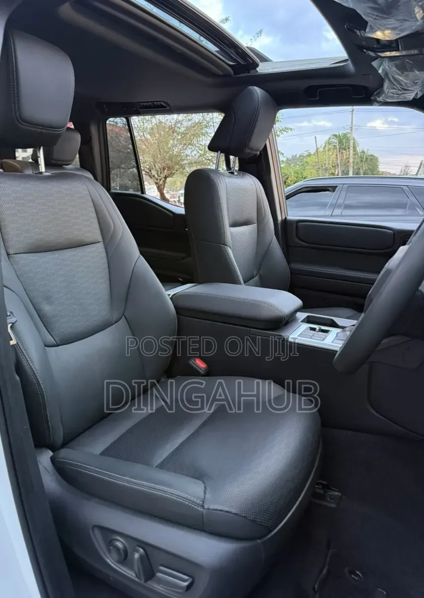 Toyota Land Cruiser Prado 2.7 2024 Pearl