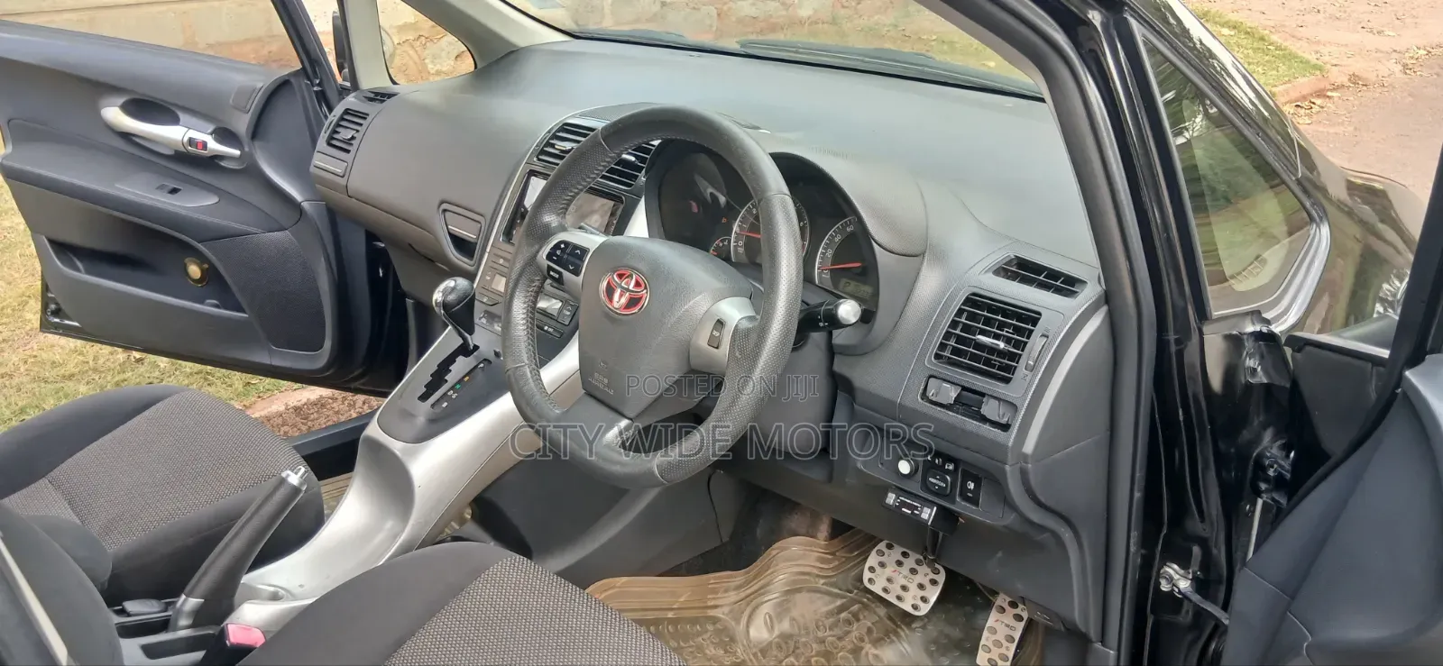 Toyota Auris 2012 Black
