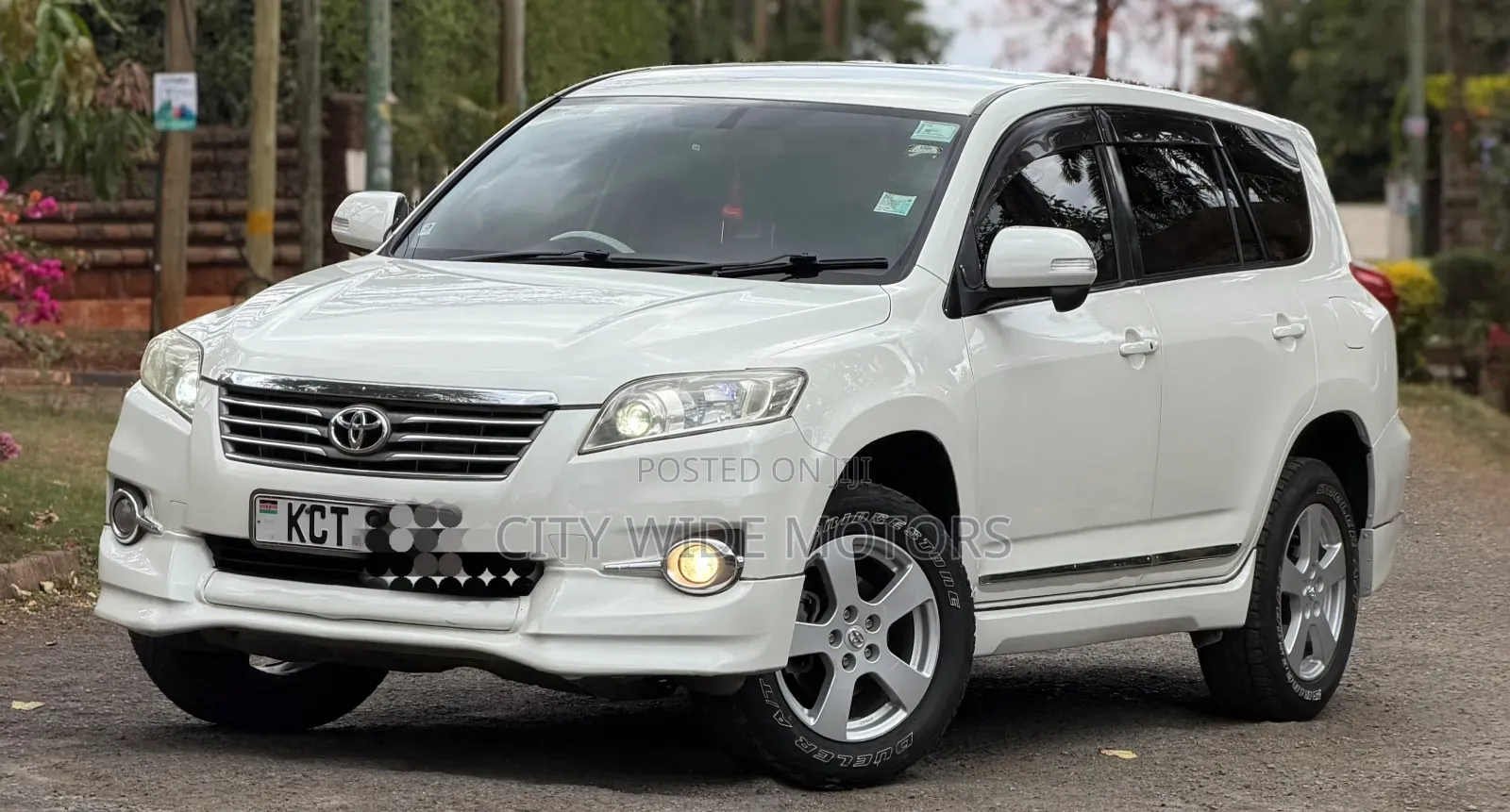 Toyota Vanguard 2012 White