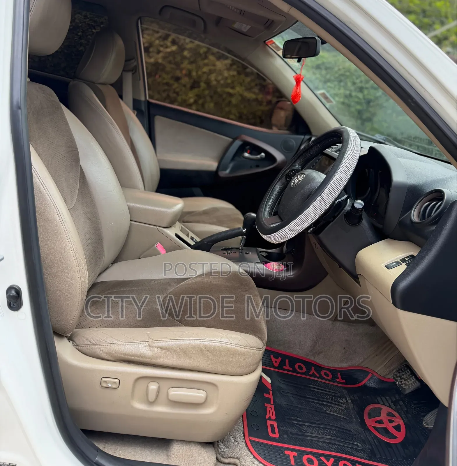 Toyota Vanguard 2012 White