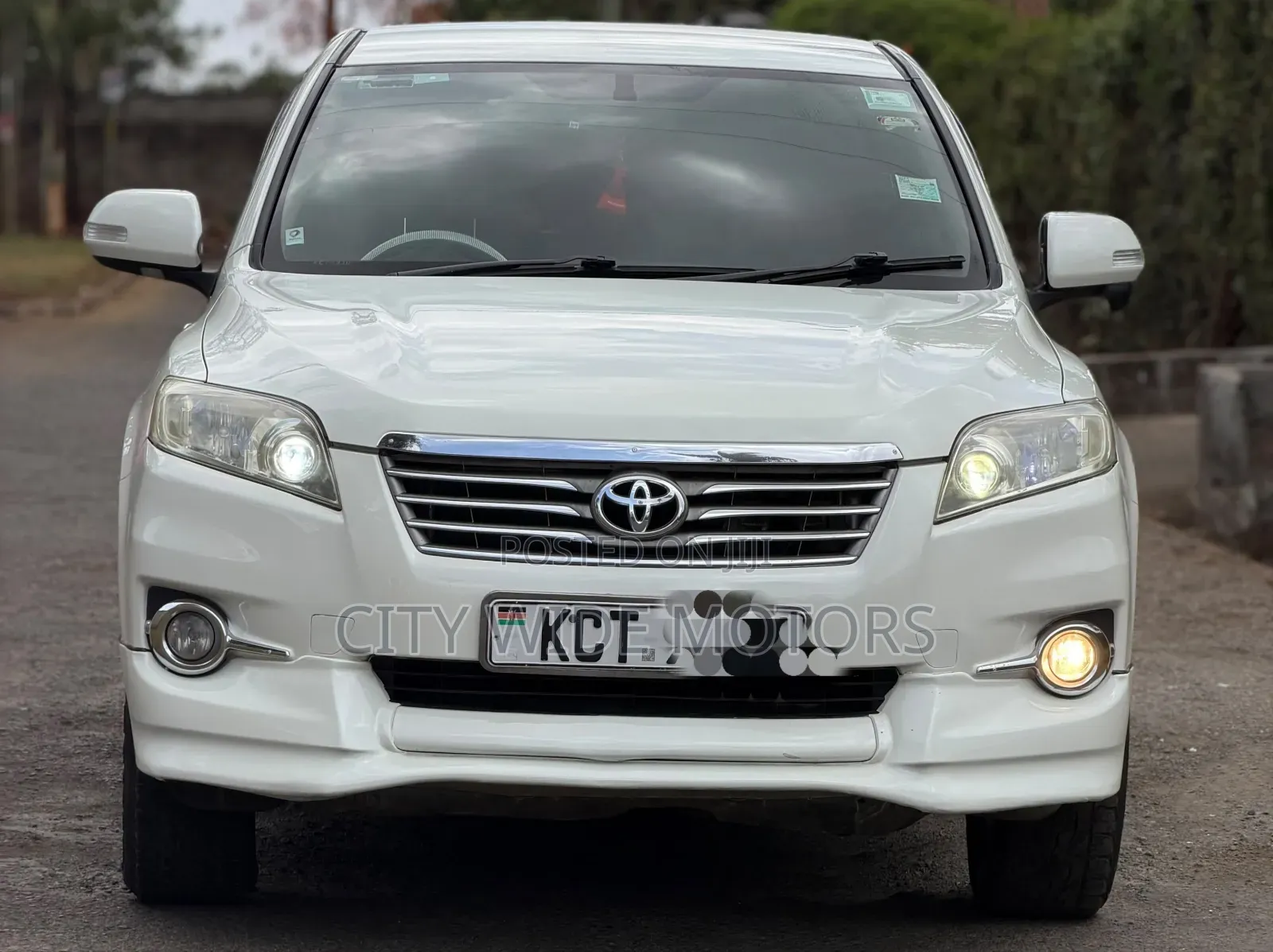 Toyota Vanguard 2012 White