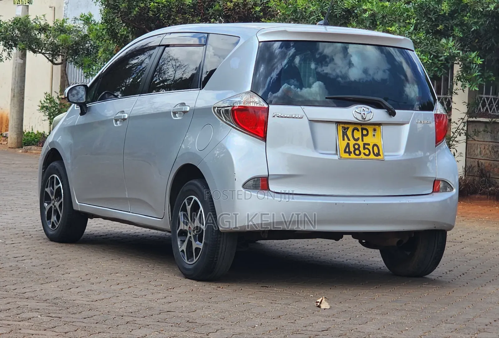 Toyota Ractis 2011 Silver