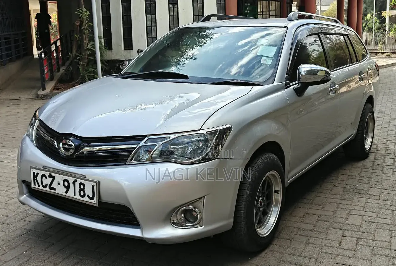 Toyota Corolla Fielder 2013 Silver