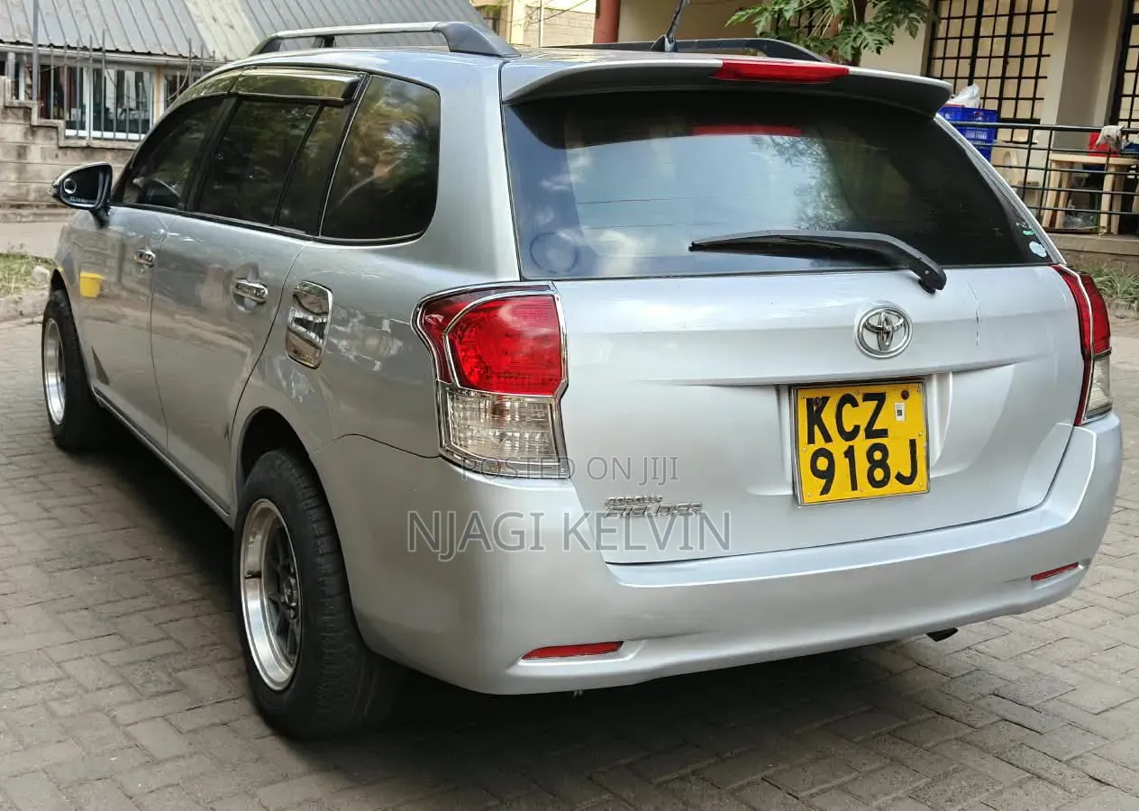 Toyota Corolla Fielder 2013 Silver