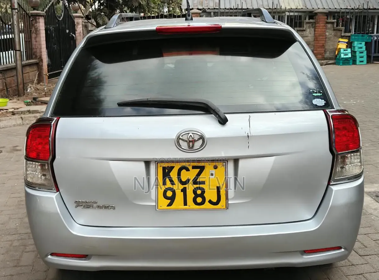 Toyota Corolla Fielder 2013 Silver
