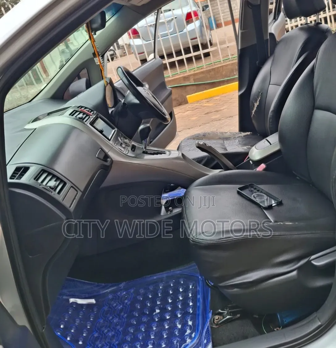 Toyota Auris 2009 Silver