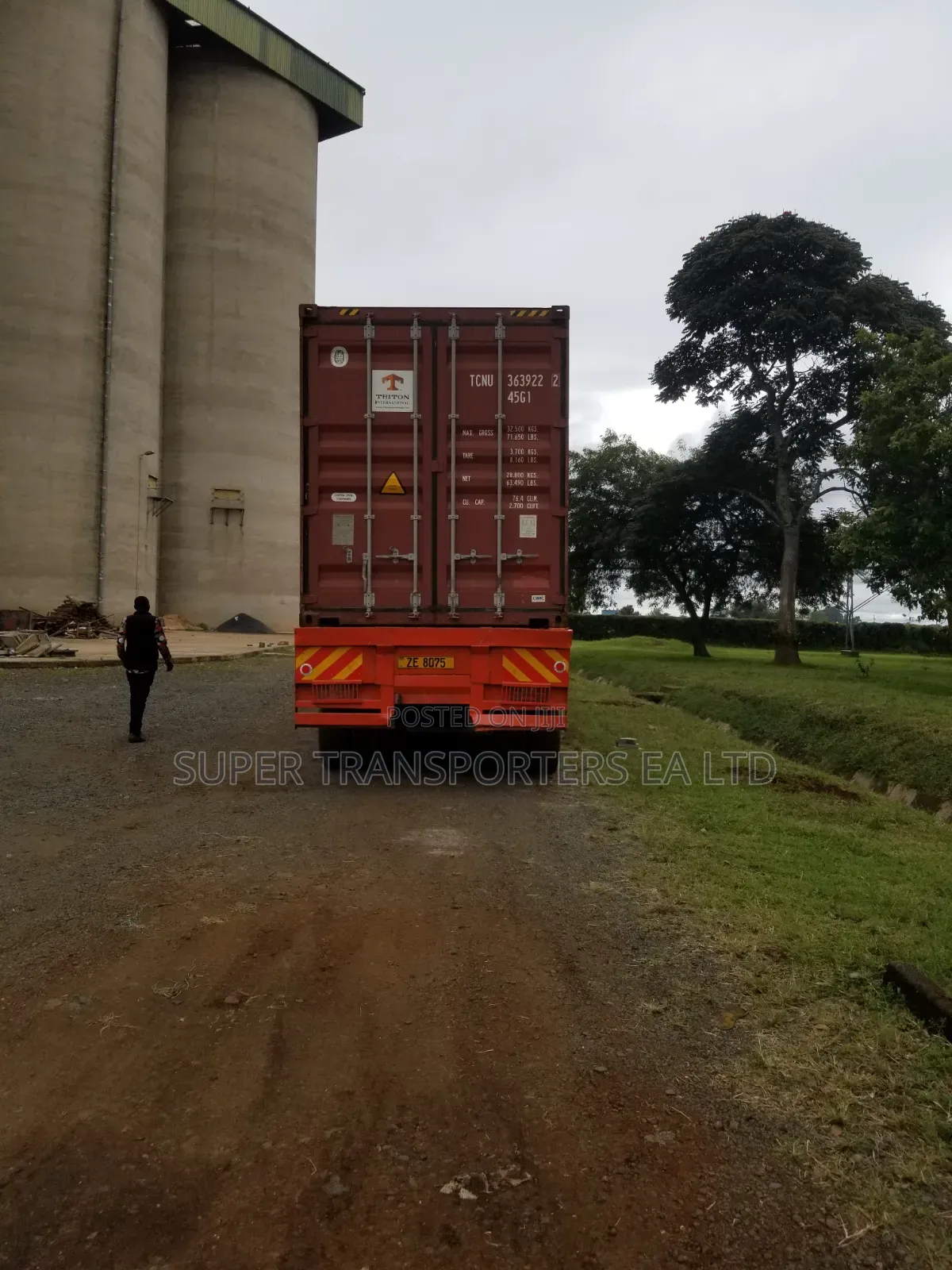 Movers and transport.Ooen Body,closed Body,skeleton and Flatbeds.28 T