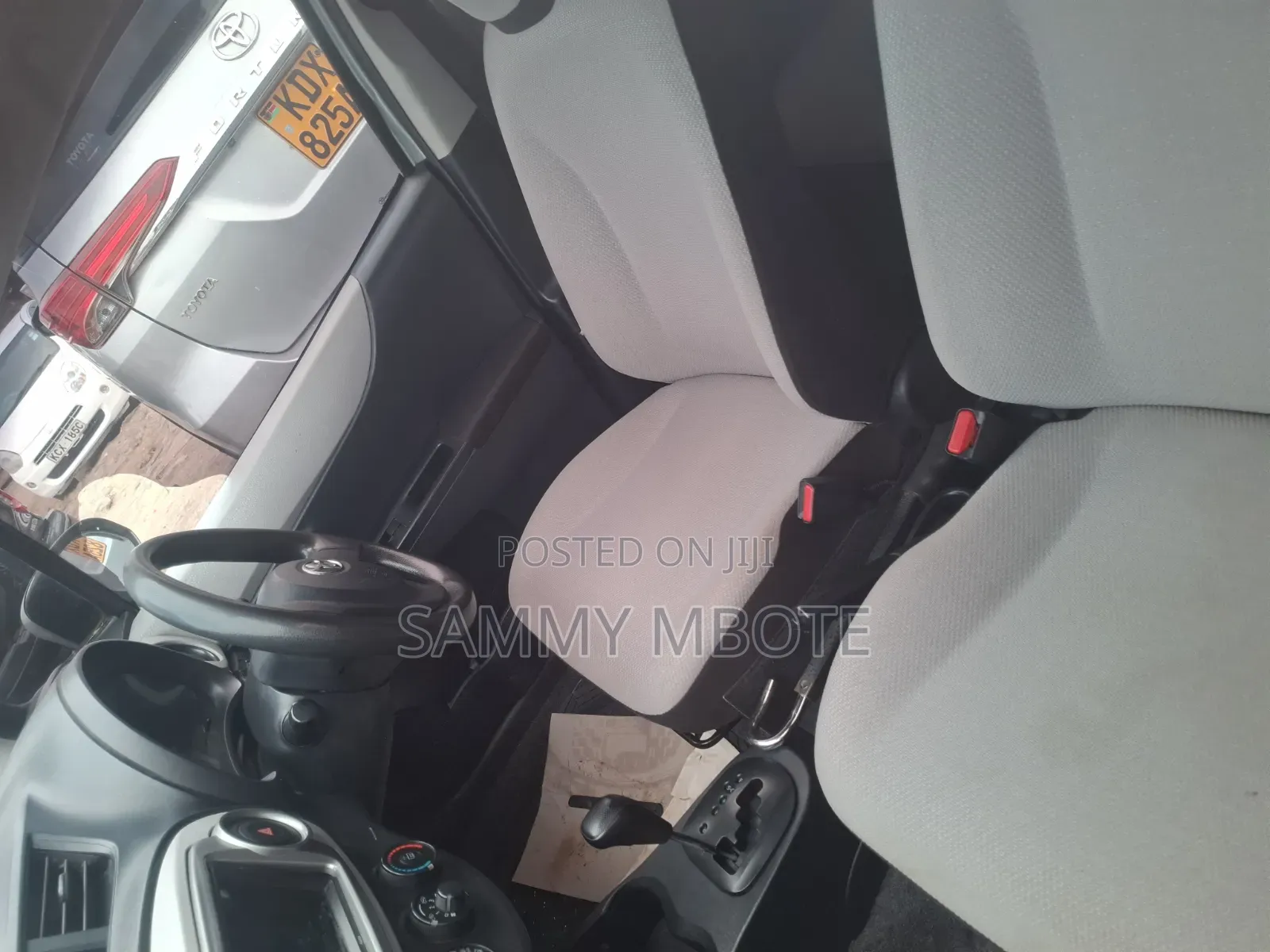 Toyota Vitz 1.3 FWD 5dr 2013 Black