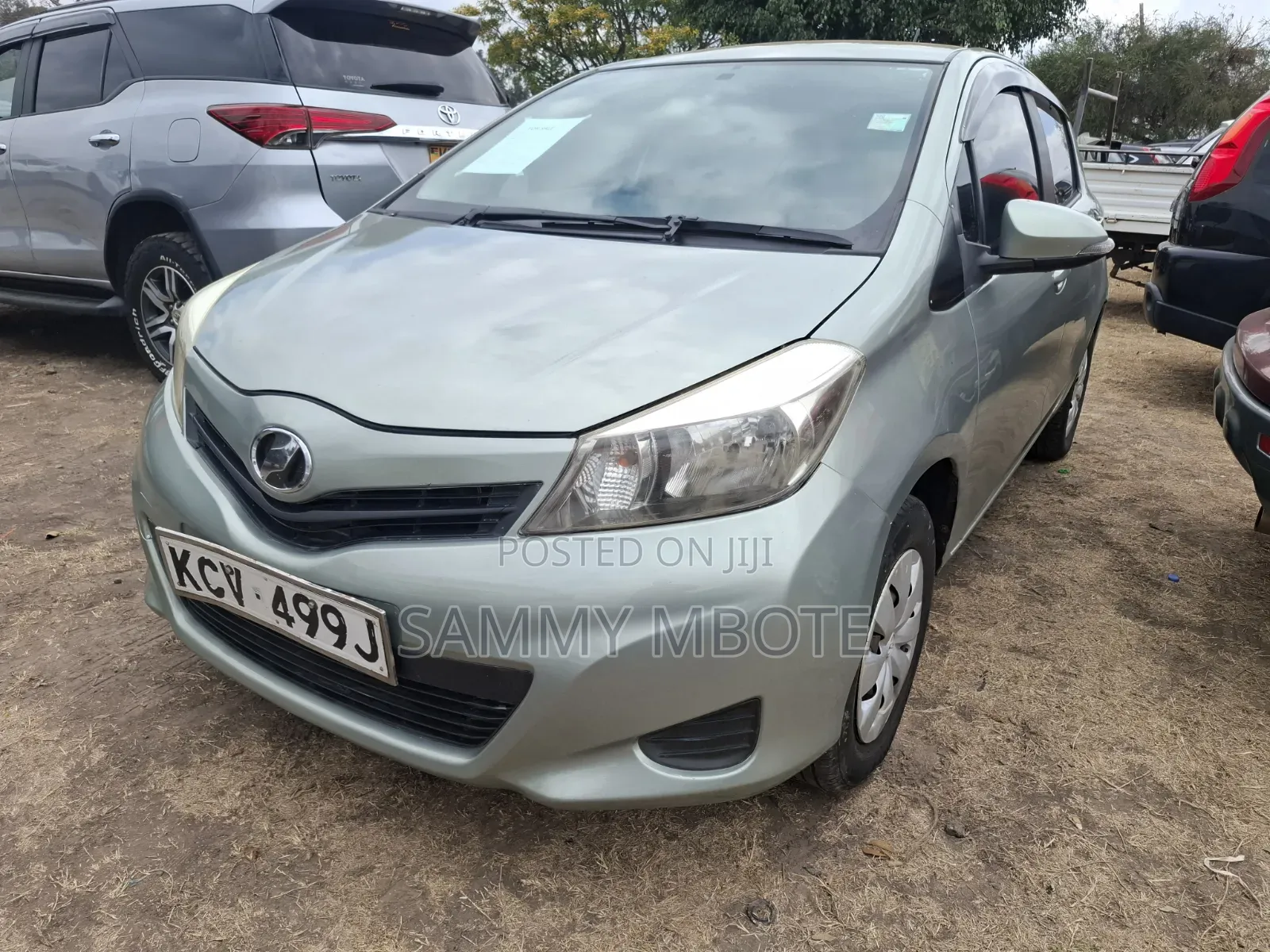 Toyota Vitz 1.3 FWD 5dr 2013 Black