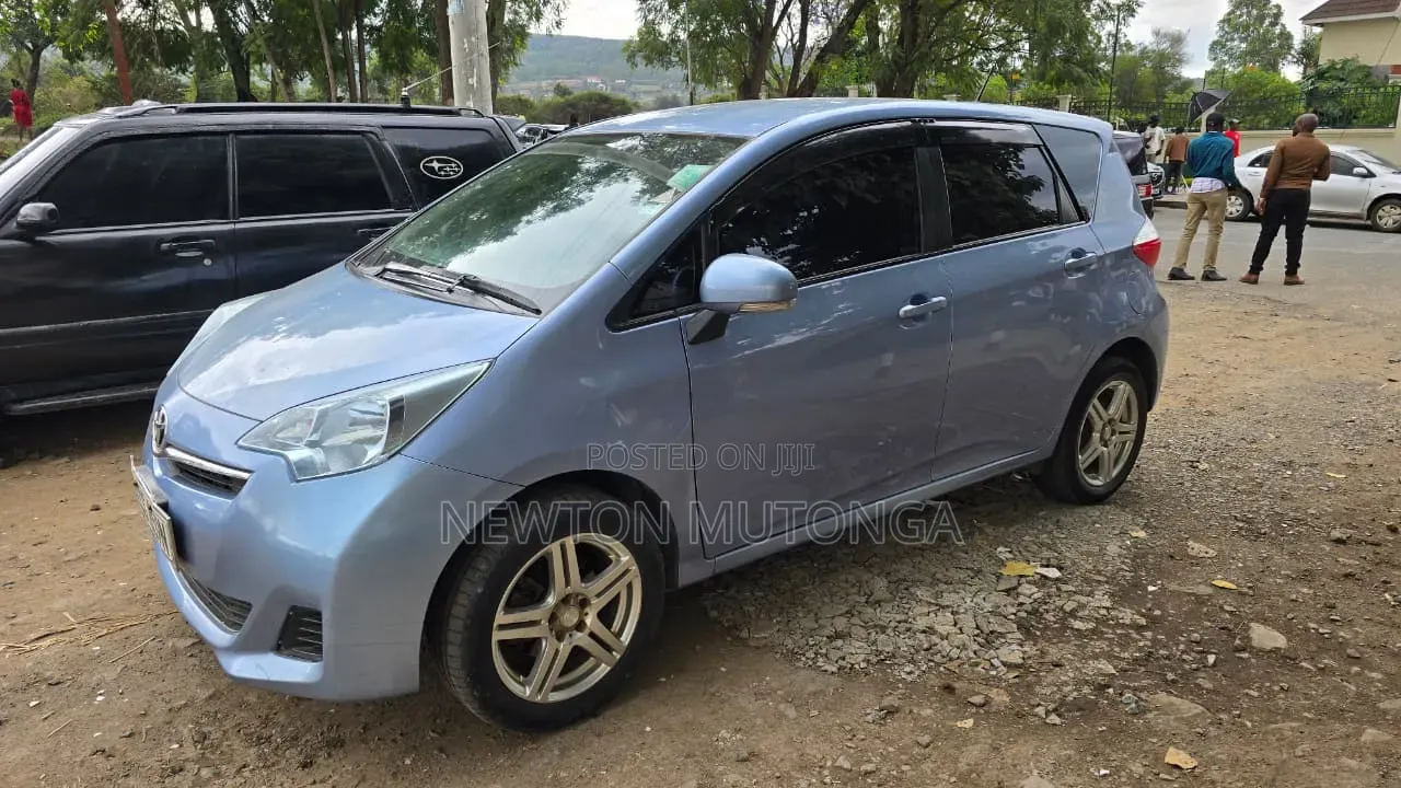 Toyota Ractis 1.5 FWD 2013 Blue