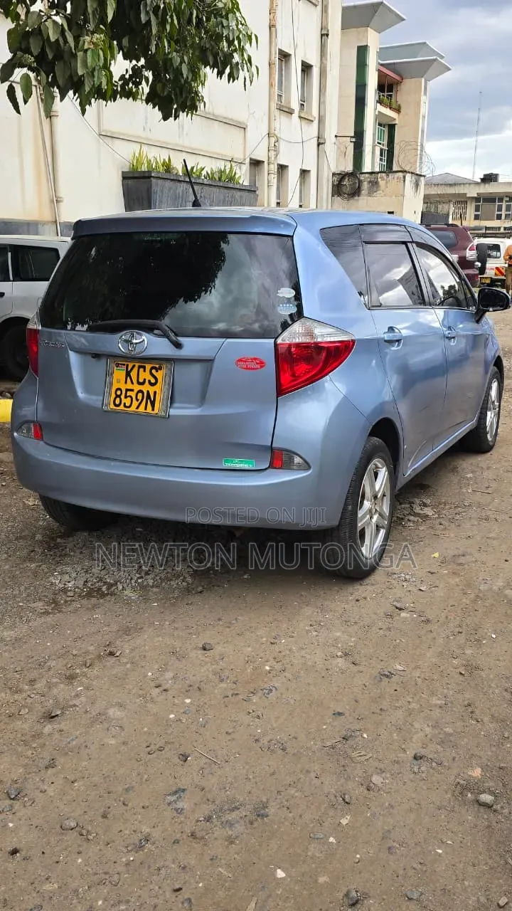 Toyota Ractis 1.5 FWD 2013 Blue