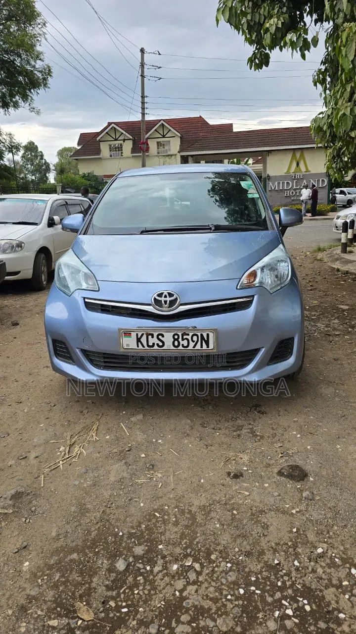 Toyota Ractis 1.5 FWD 2013 Blue