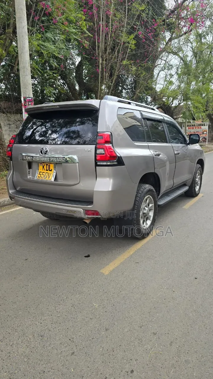 Toyota Land Cruiser Prado 2.8 2017 Gray