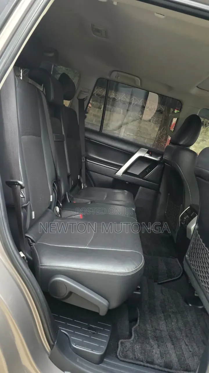 Toyota Land Cruiser Prado 2.8 2017 Gray