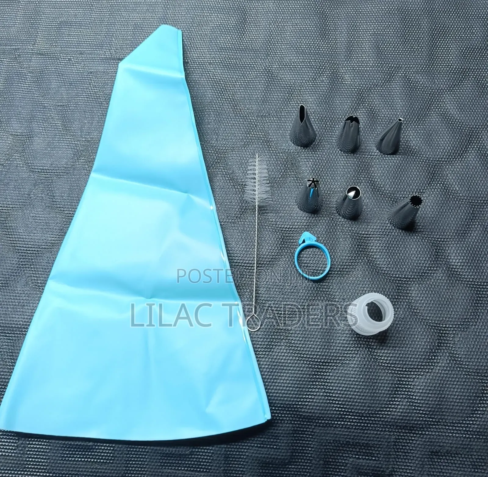 Piping Bag With Metallic Nozzles Esj