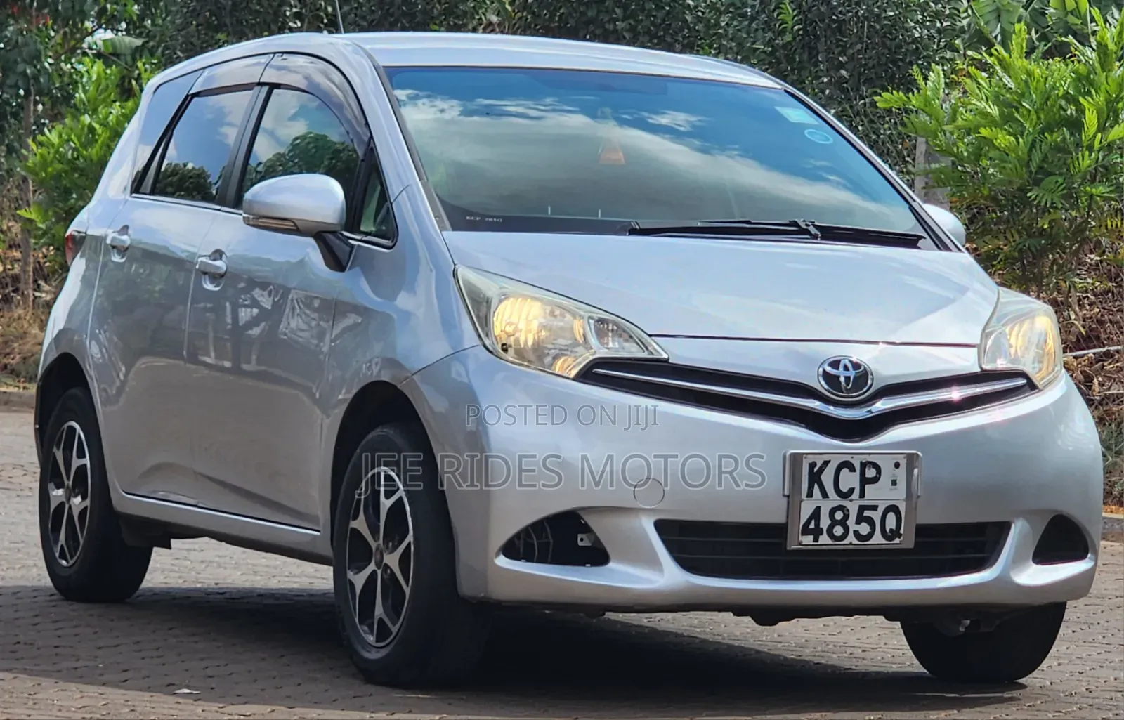 Toyota Ractis 2011 Gray