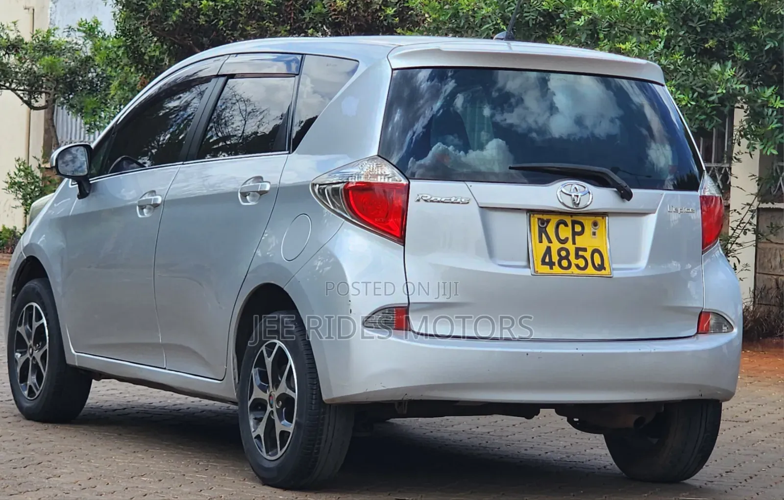 Toyota Ractis 2011 Gray