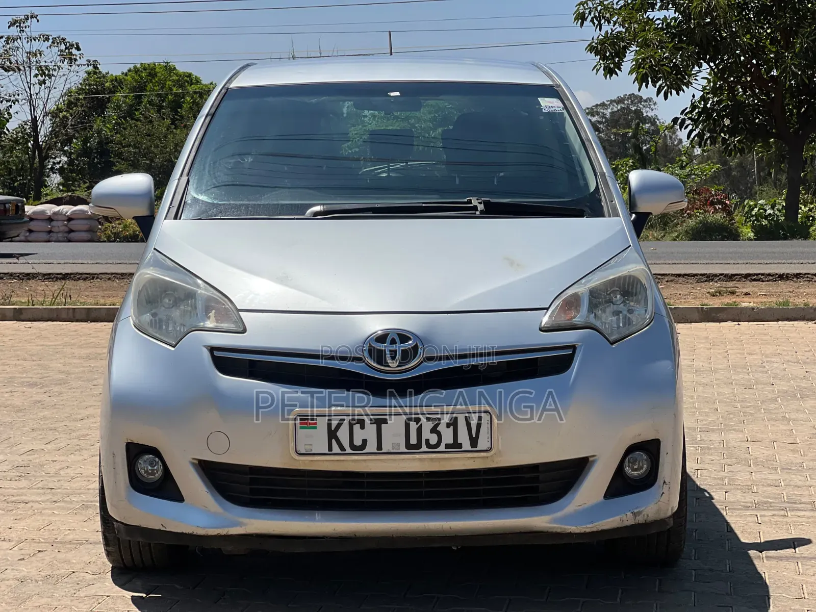 Toyota Ractis 1.5 FWD 2012 Silver