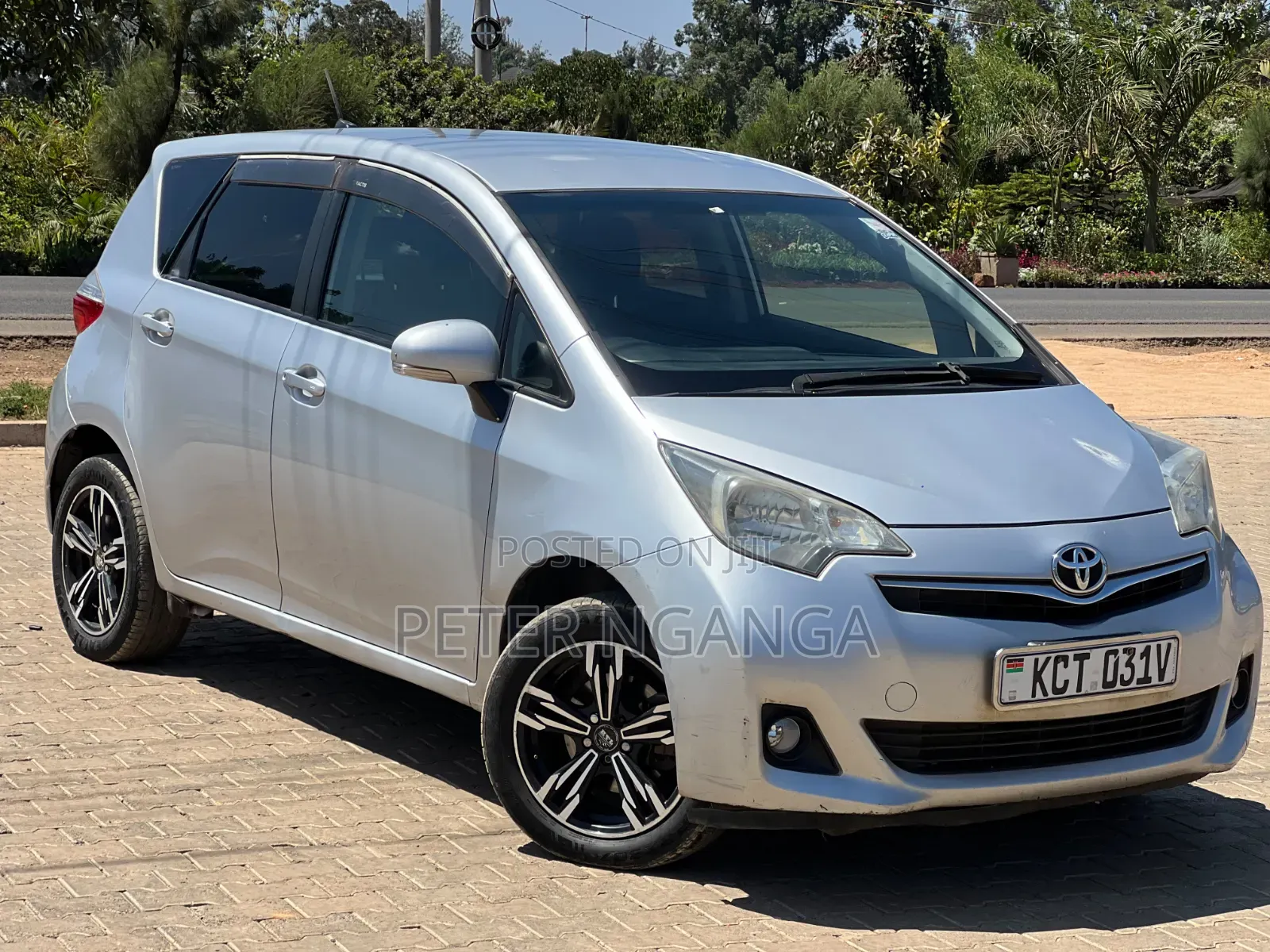 Toyota Ractis 1.5 FWD 2012 Silver