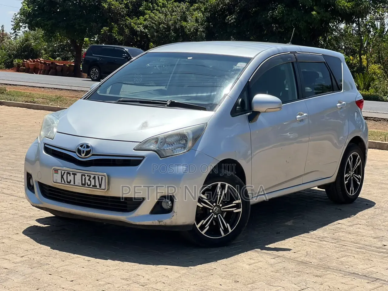 Toyota Ractis 1.5 FWD 2012 Silver