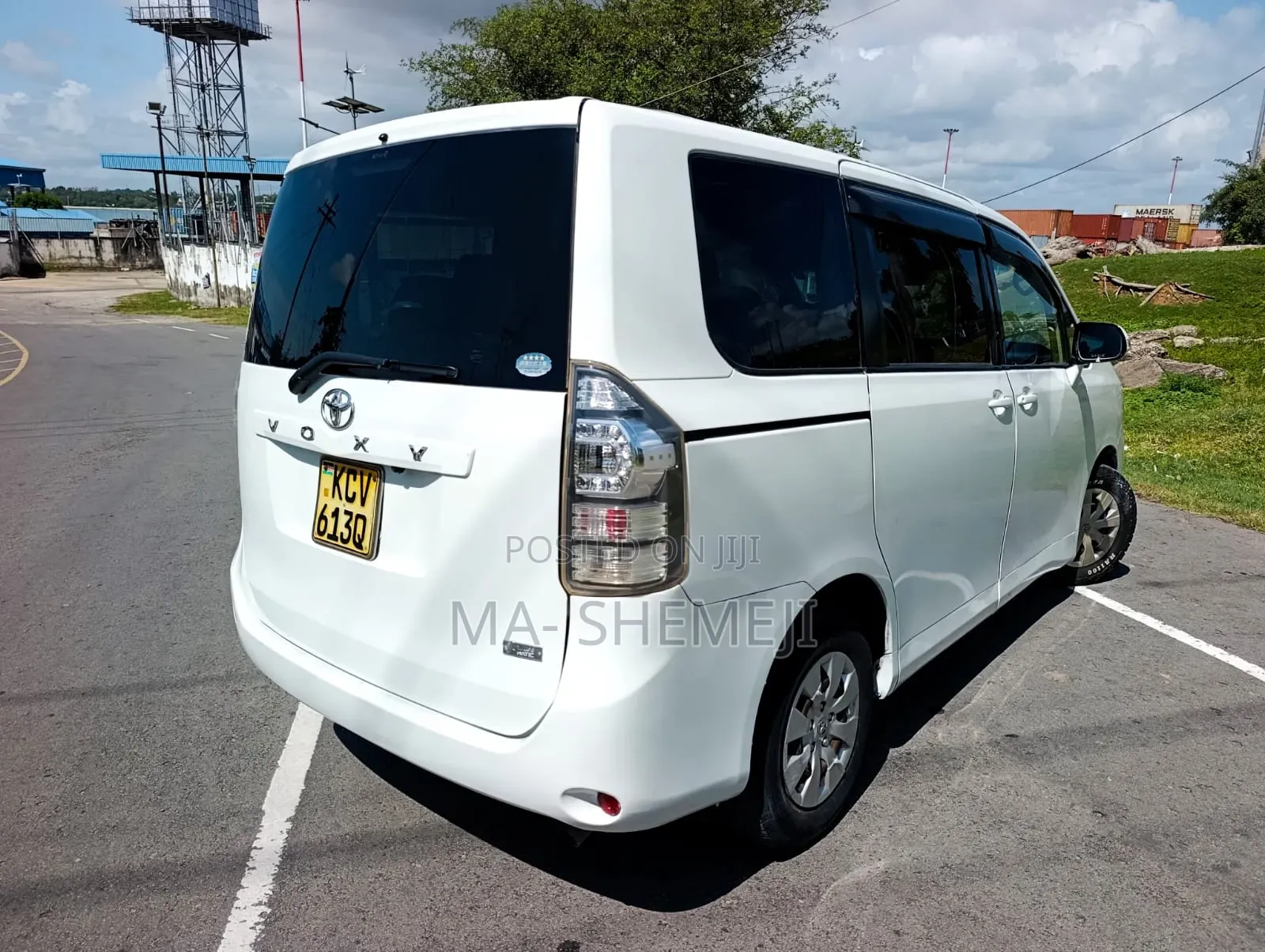 Toyota Voxy Z G's 2WD 8-Seater 2012 White
