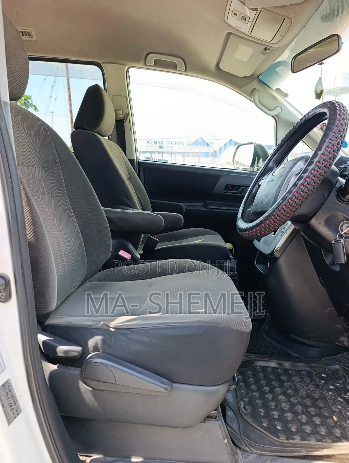 Toyota Voxy Z G's 2WD 8-Seater 2012 White
