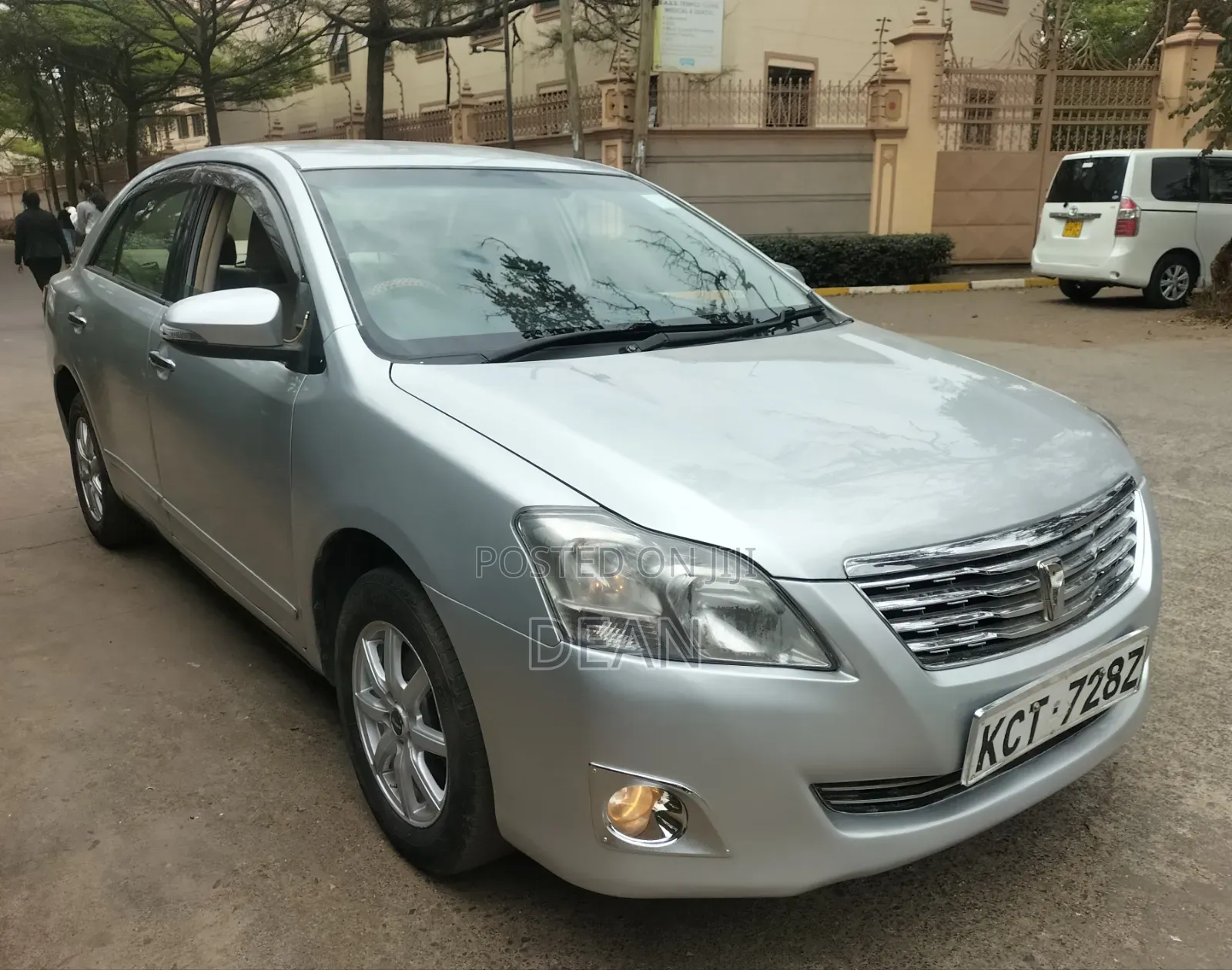 Toyota Premio 2011 Silver