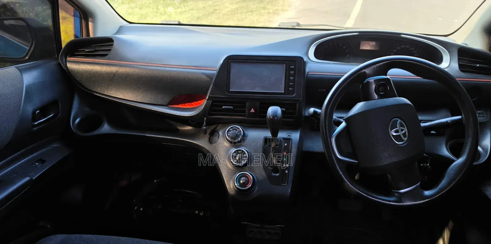 Toyota Sienta 1.5 FWD (6-seater) 2015 Blue