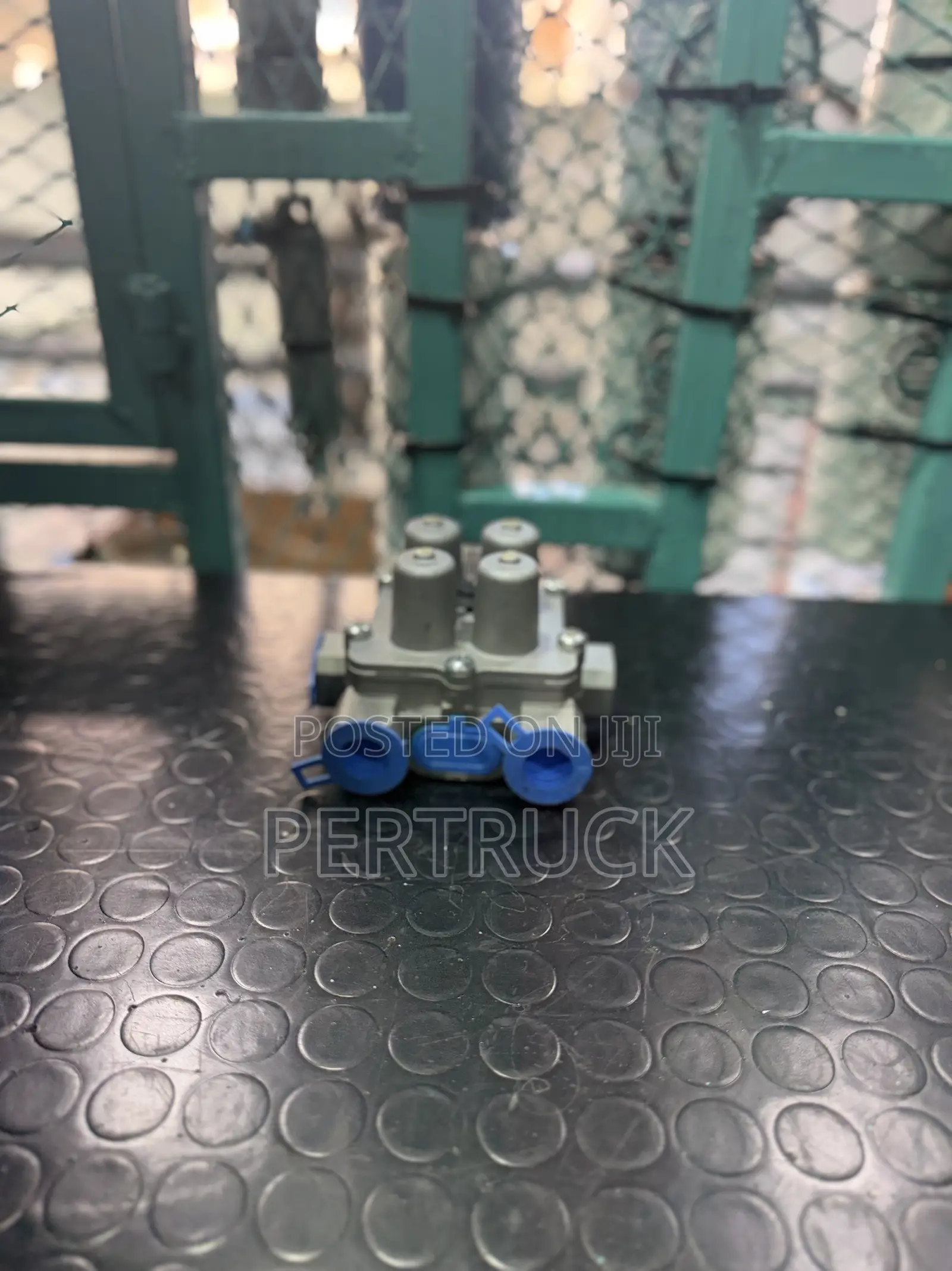 Four Way Valve Sinotruck Howo H2/H3 Light Truck FG/1