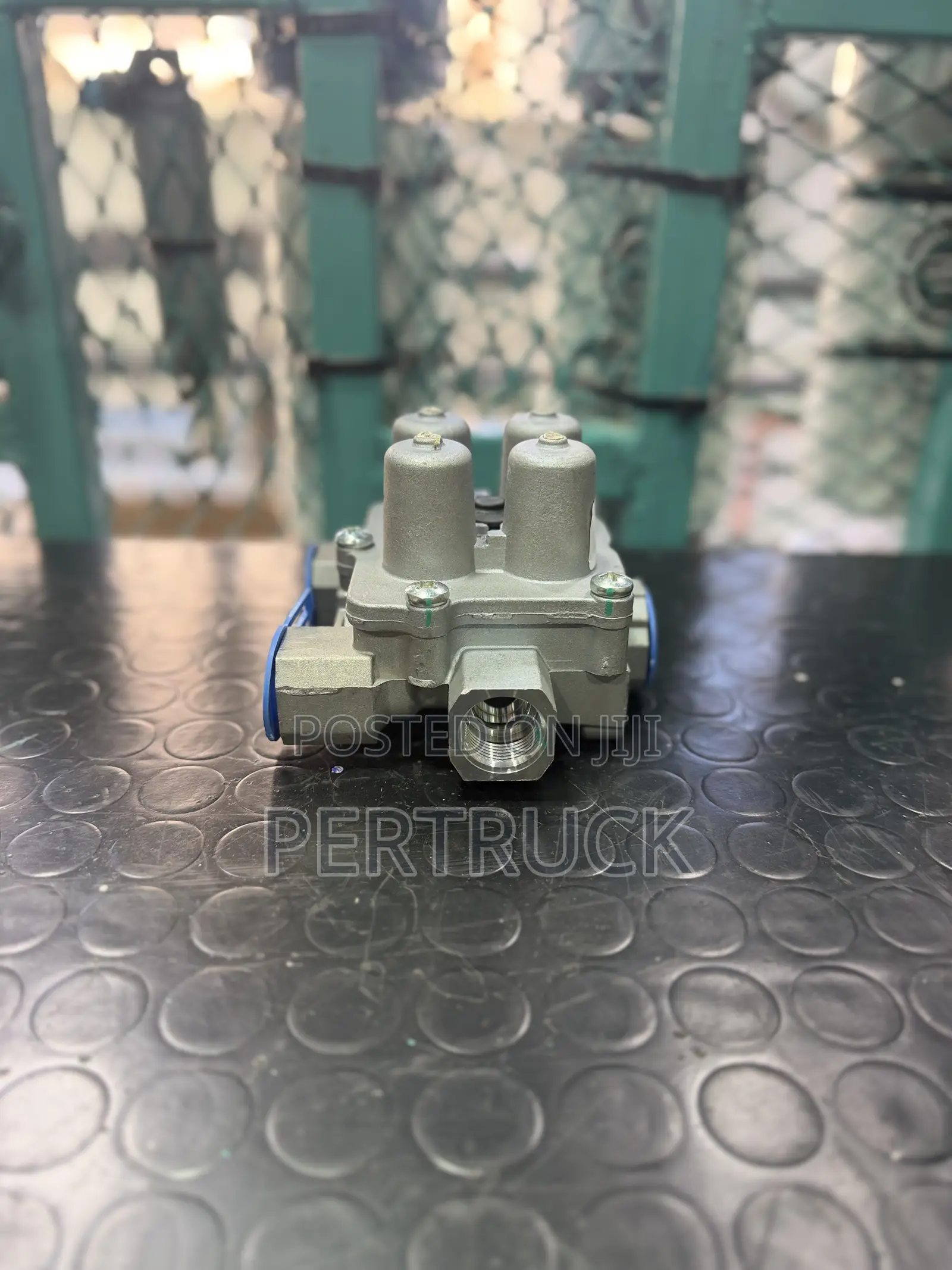 Four Way Valve Sinotruck Howo H2/H3 Light Truck FG/1
