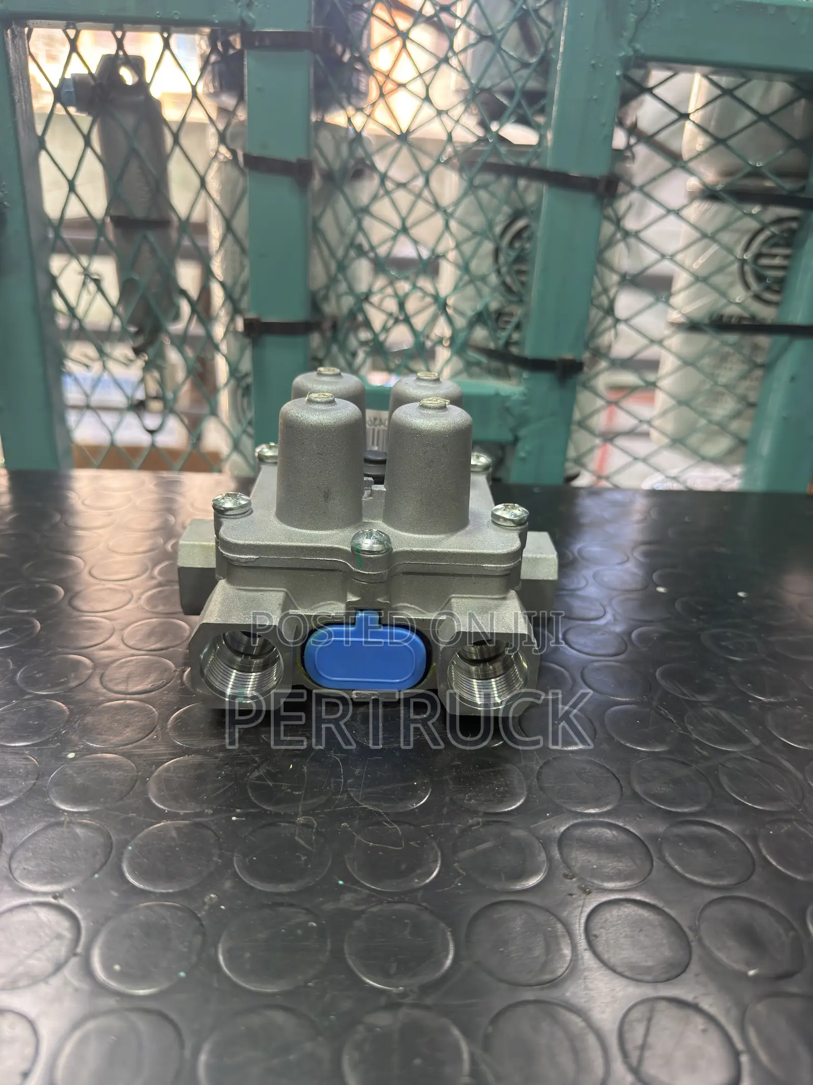 Four Way Valve Sinotruck Howo H2/H3 Light Truck FG/1