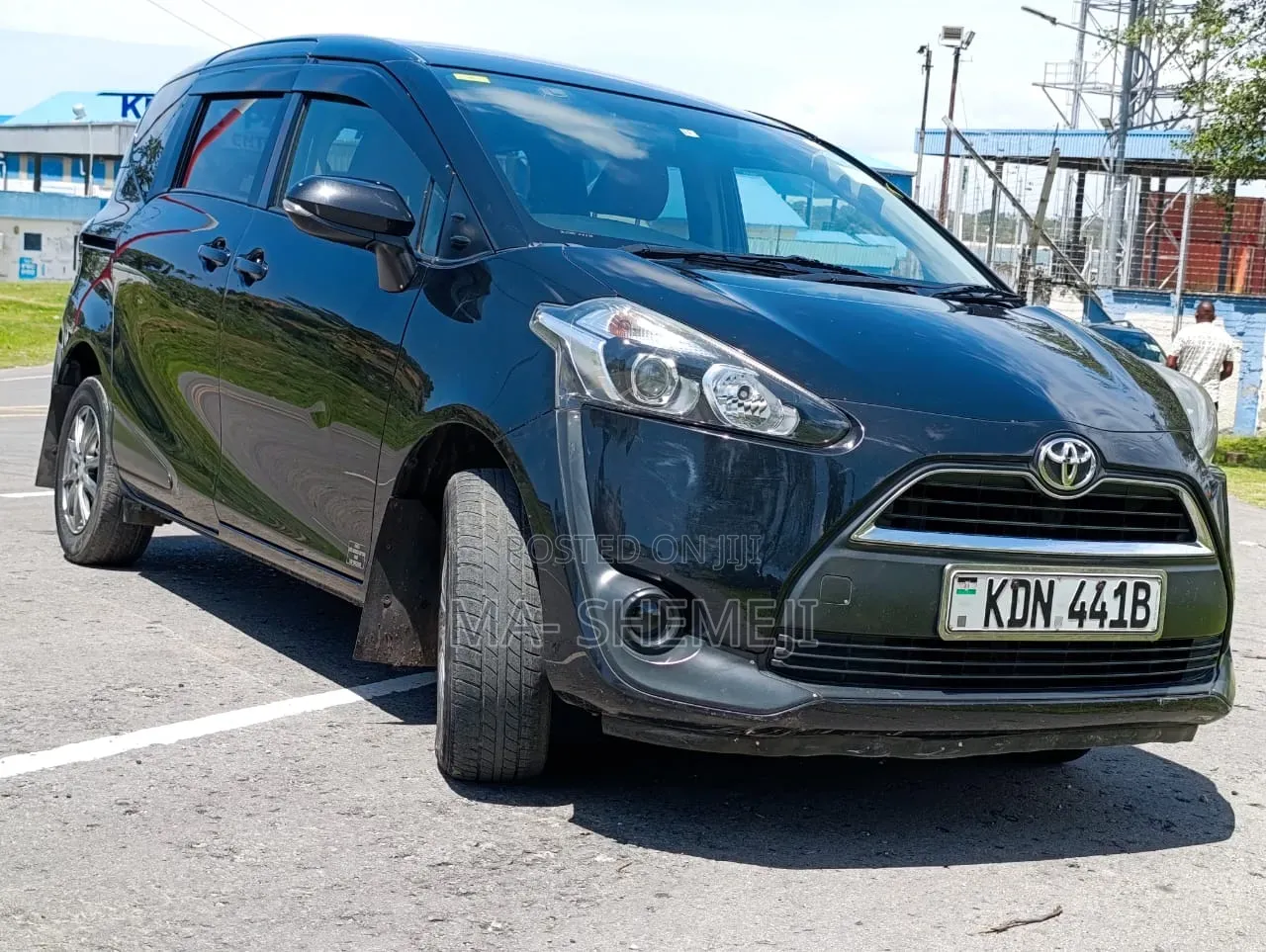 Toyota Sienta 1.5 FWD (6-seater) 2016 Black