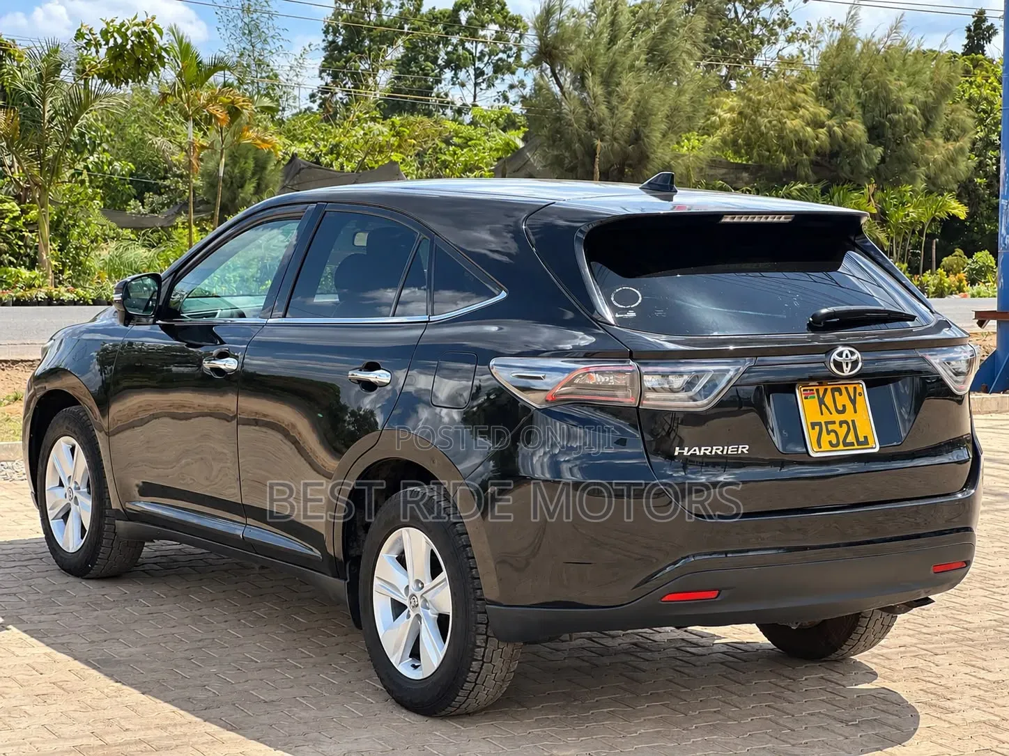 Toyota Harrier 2014