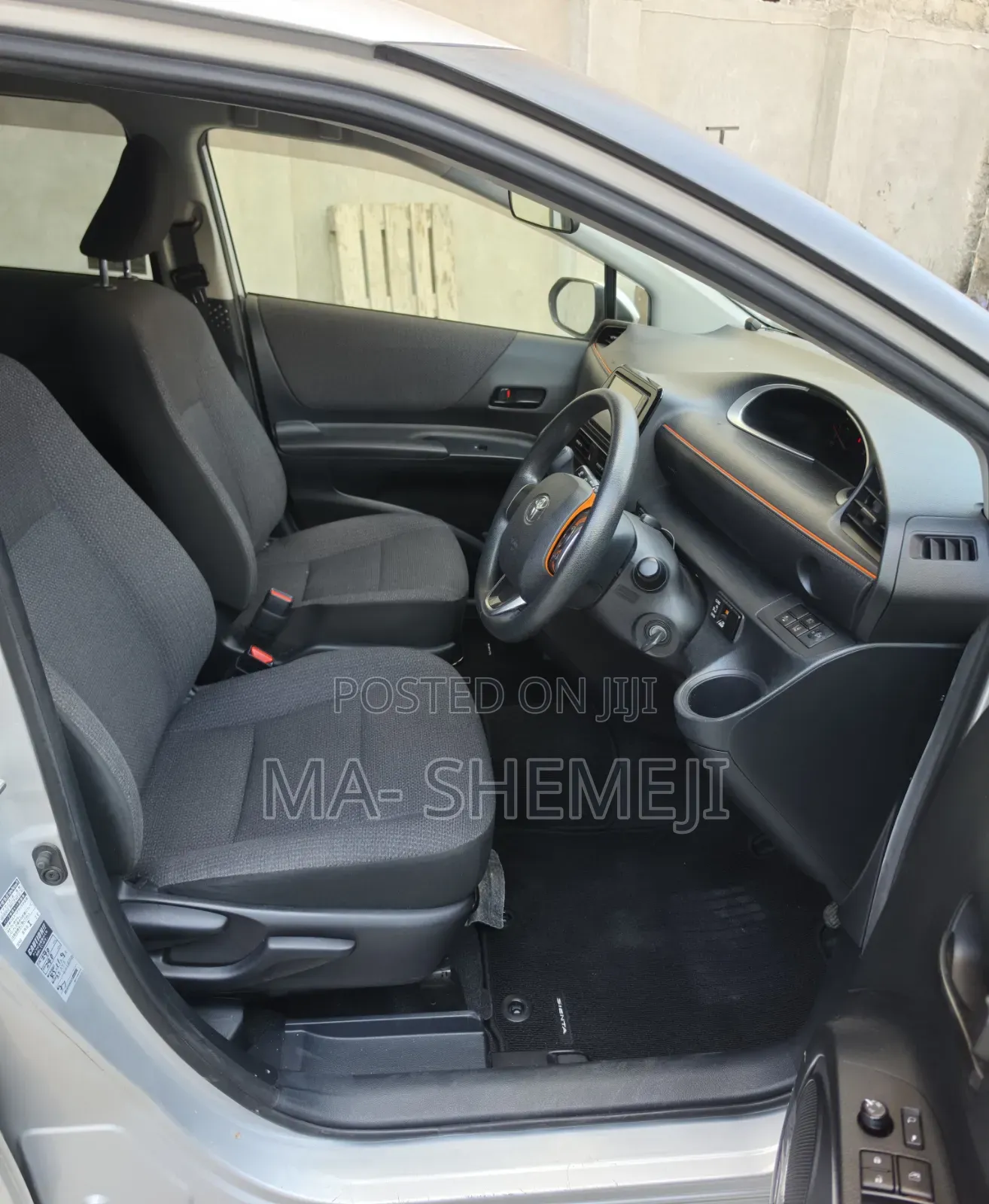 Toyota Sienta 1.5 FWD 2019 Silver
