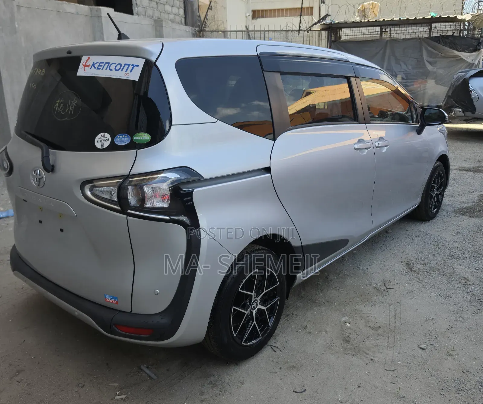 Toyota Sienta 1.5 FWD 2019 Silver