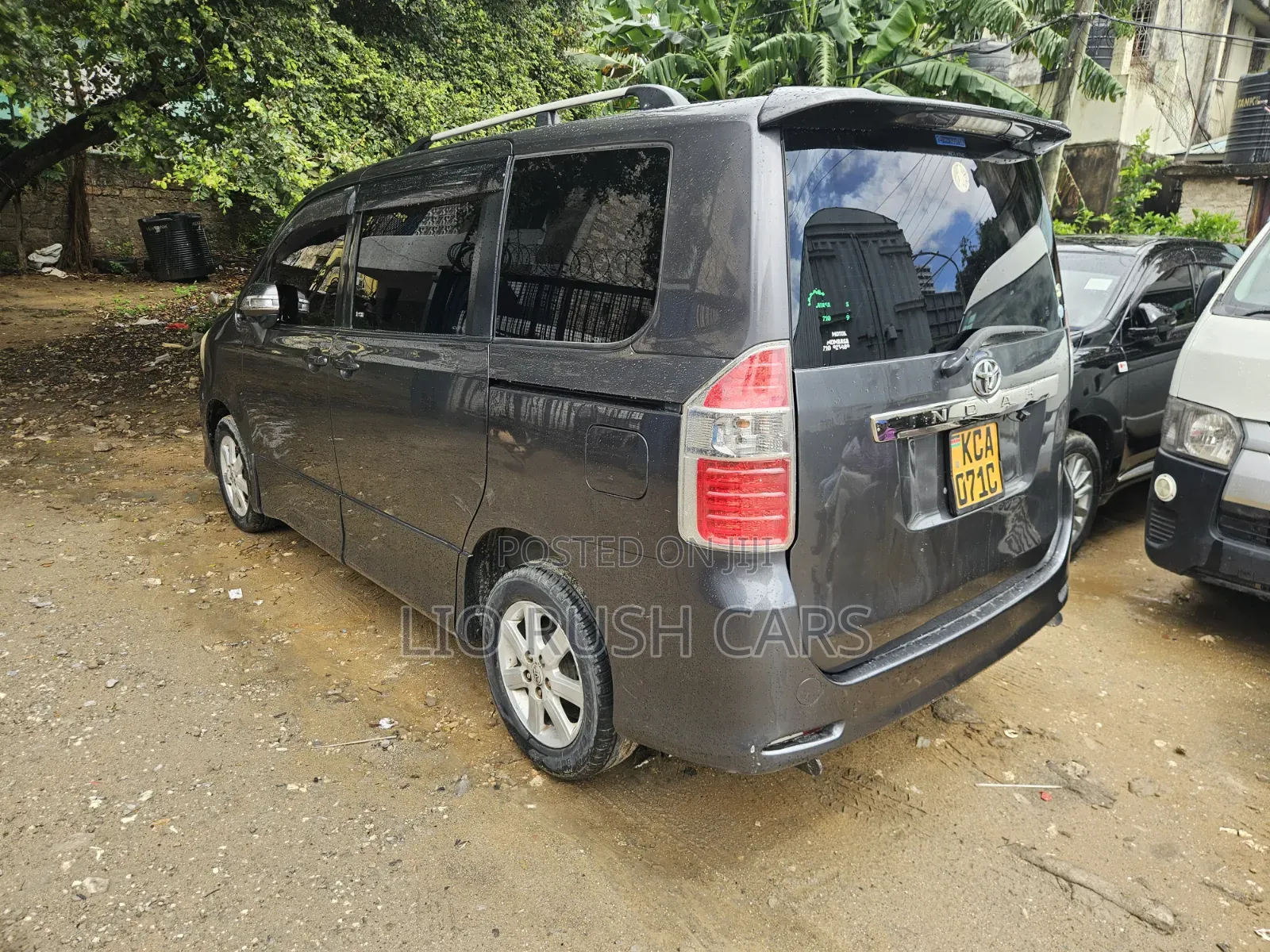 Toyota Noah 2009 Gray