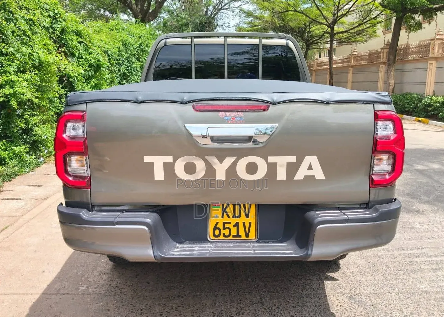 Toyota Hilux 2023 Green