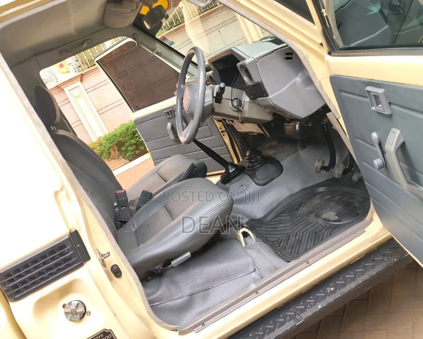 Toyota Land Cruiser 2009 Yellow
