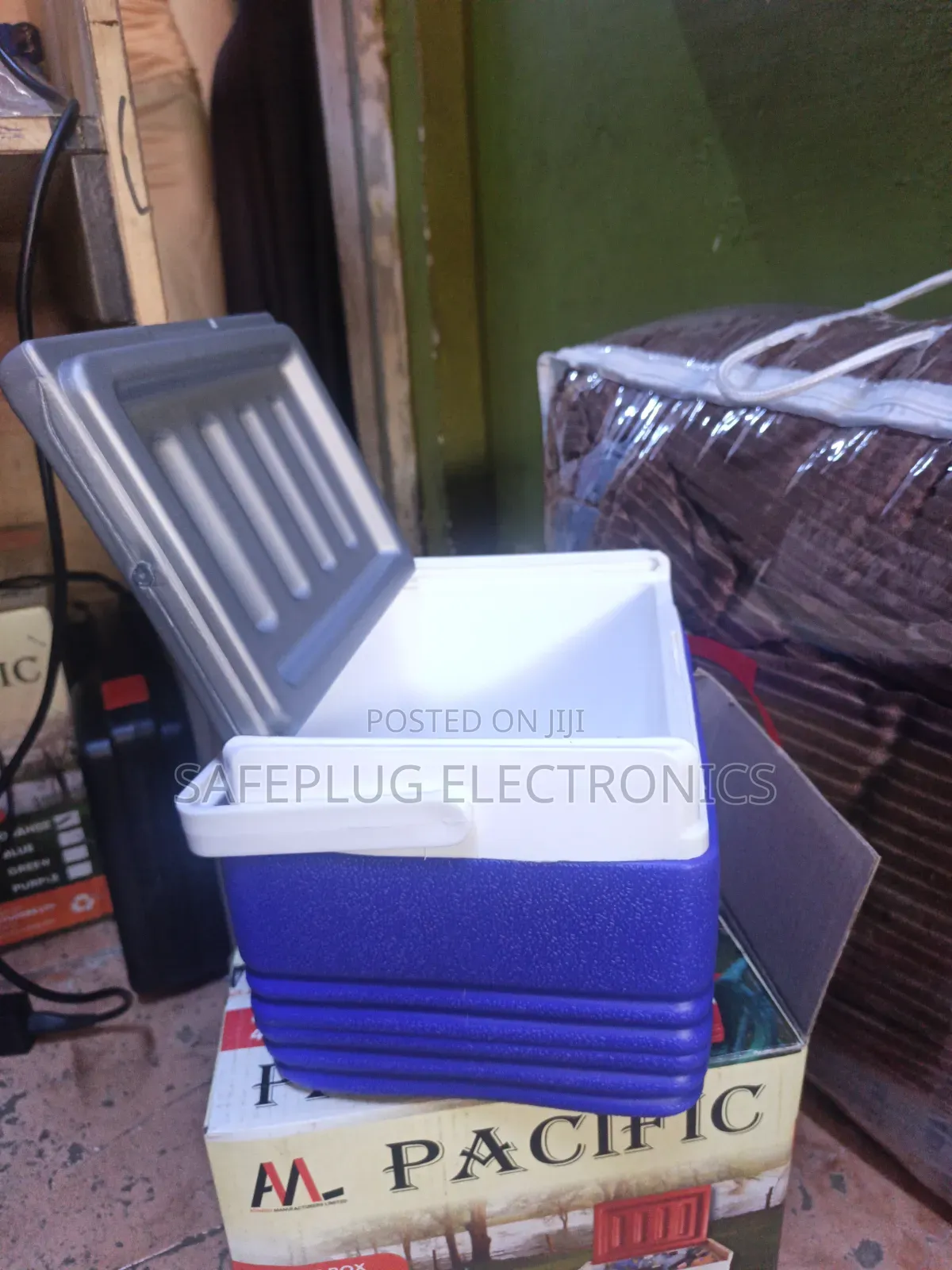 4.5L Pacific Cooler Box With Swing Handle