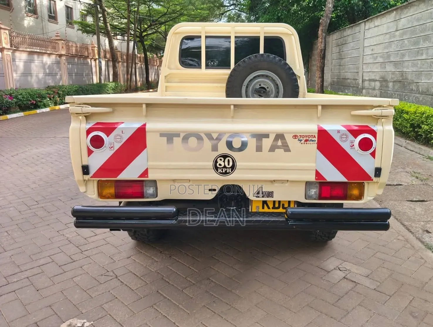 Toyota Land Cruiser 2009 Yellow