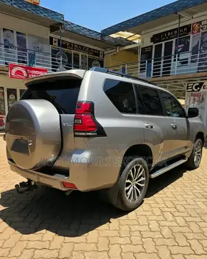 Toyota Land Cruiser Prado 2.8 2022 Gray