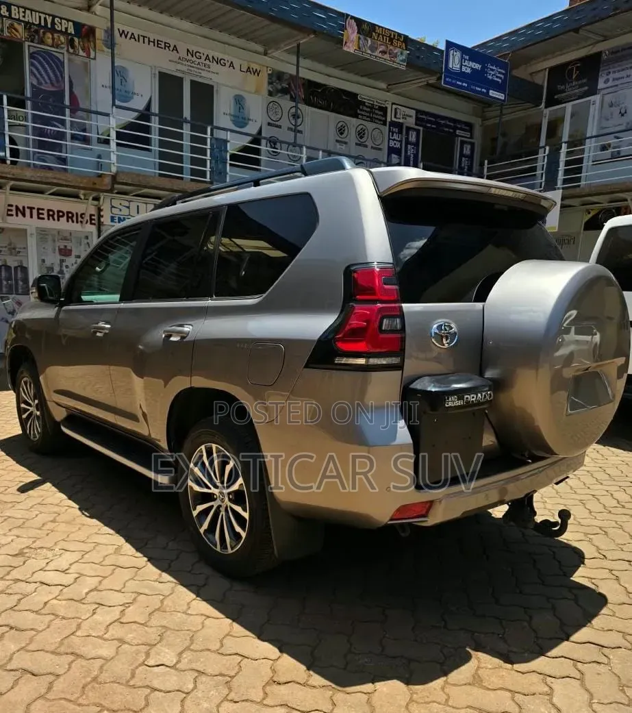 Toyota Land Cruiser Prado 2.8 2022 Gray