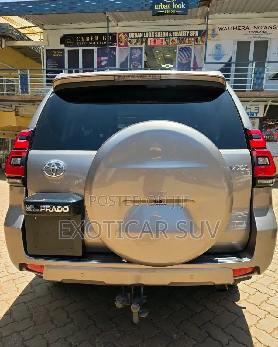 Toyota Land Cruiser Prado 2.8 2022 Gray