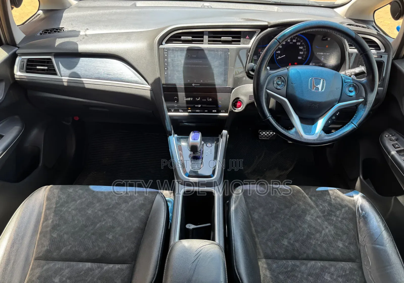 Honda Fit Shuttle 1.5 Hybrid 2WD 2017 Silver
