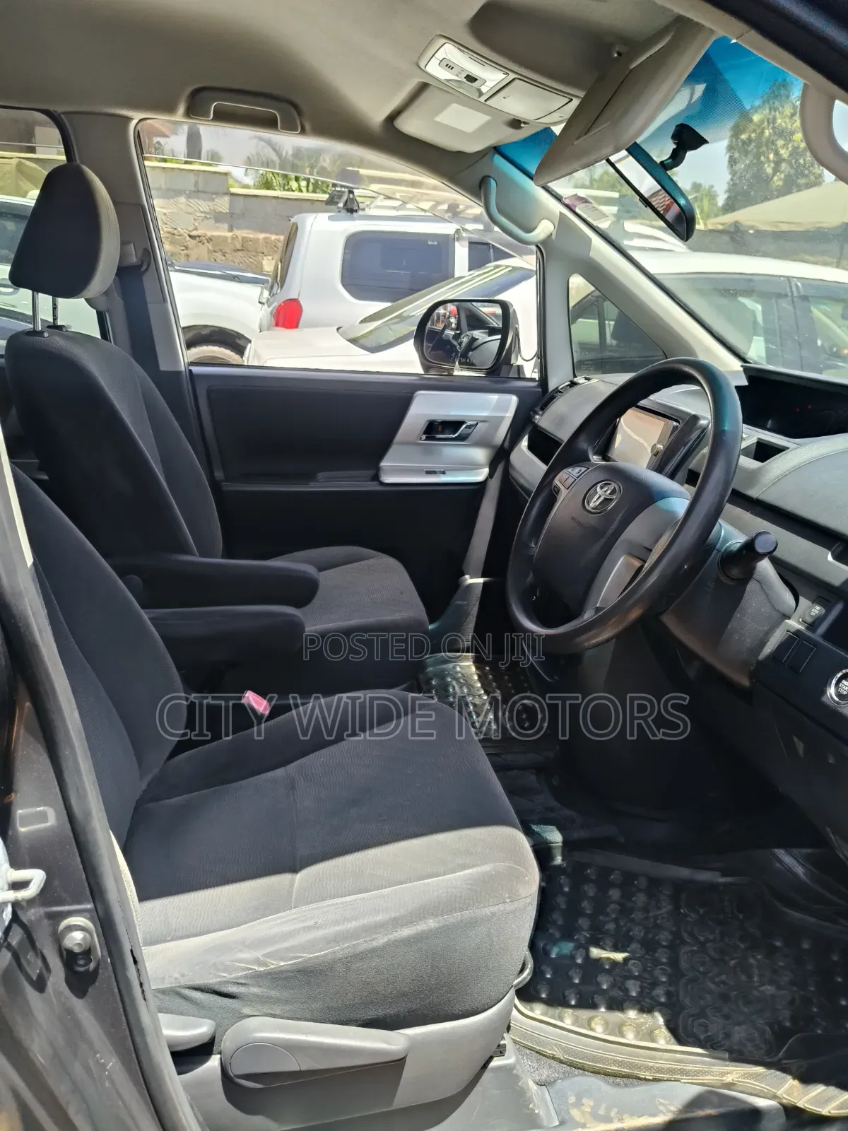 Toyota Noah 2012 Gray
