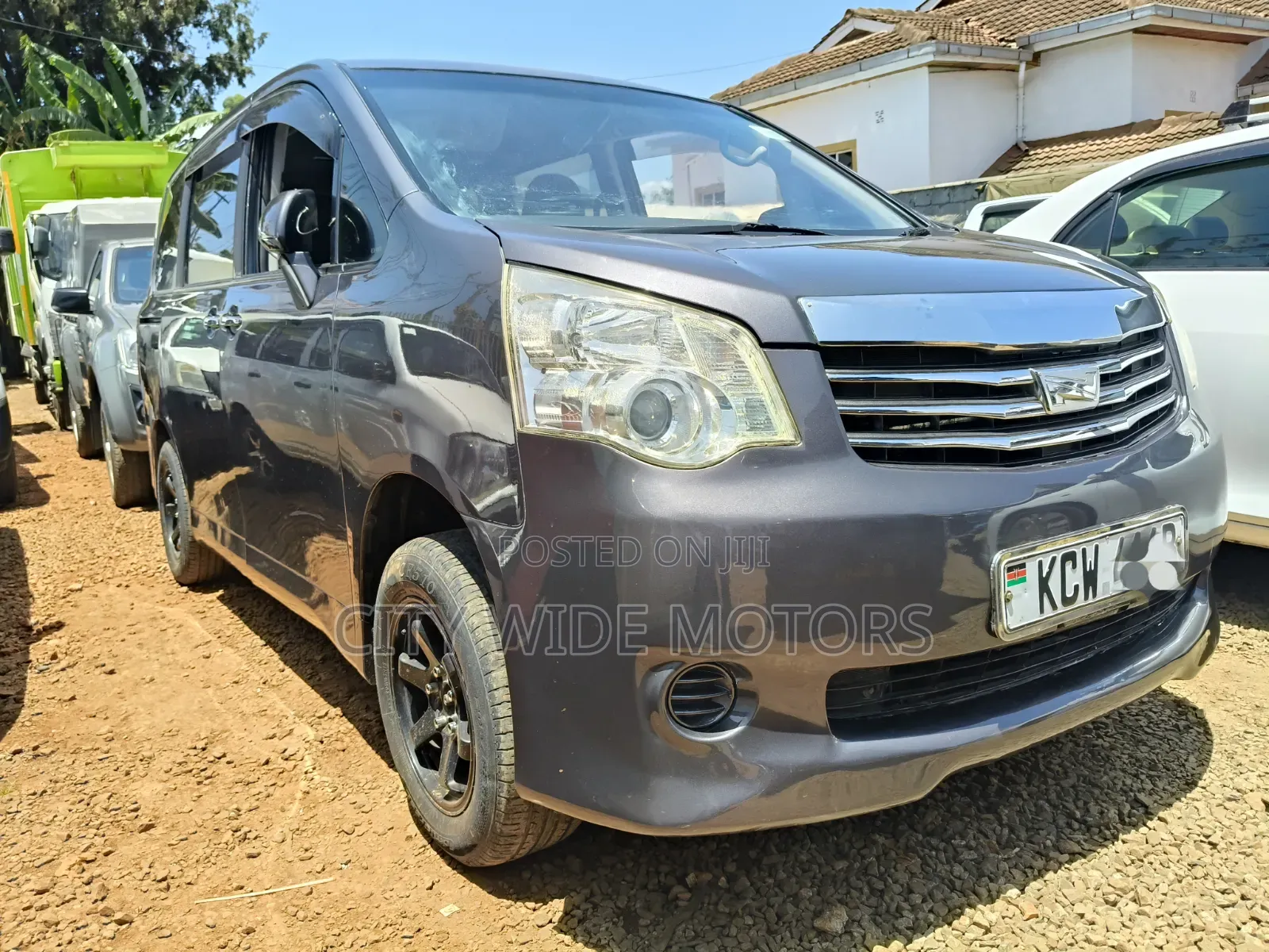 Toyota Noah 2012 Gray