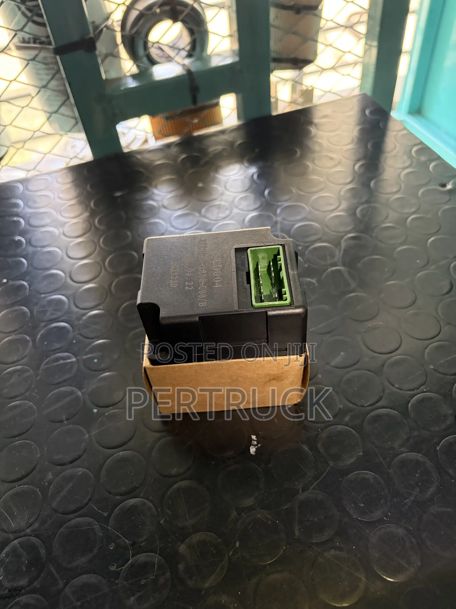 Turn Signal Flasher Relay FAW JK6 -1800-Coo/B